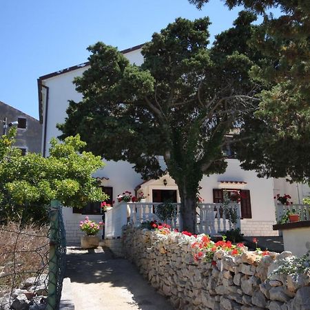 Apartments And Rooms With Parking Space Cunski, Losinj - 2498 ภายนอก รูปภาพ